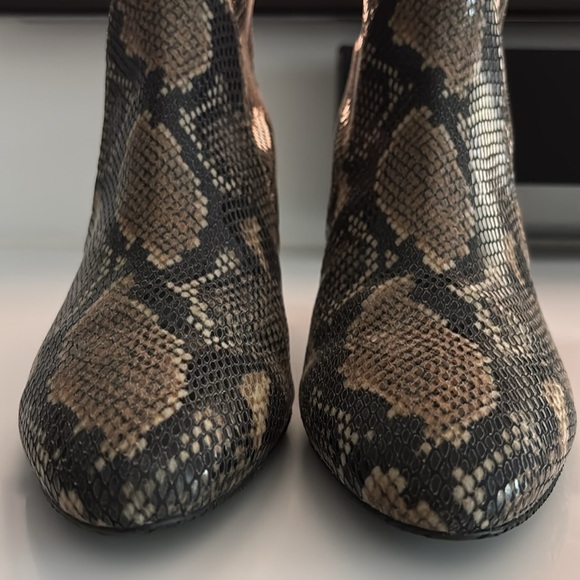 Stuart Weitzman Tan and Black Snake-Print Block Heel Ankle Boots - Picture 4 of 9